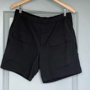 Lululemon Lab Men’s front cargo shorts (6” inseem)